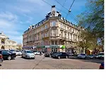 Center, On Deribasovskaya 10