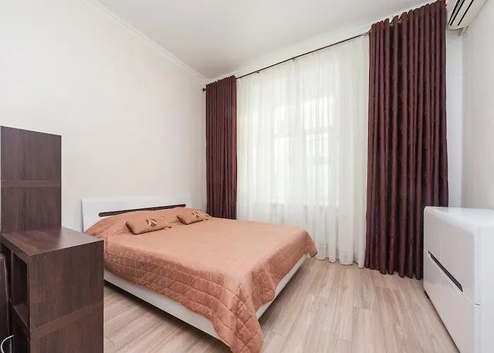 Center, On Deribasovskaya 10